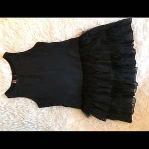 Straight black dress with feathers and ruffles